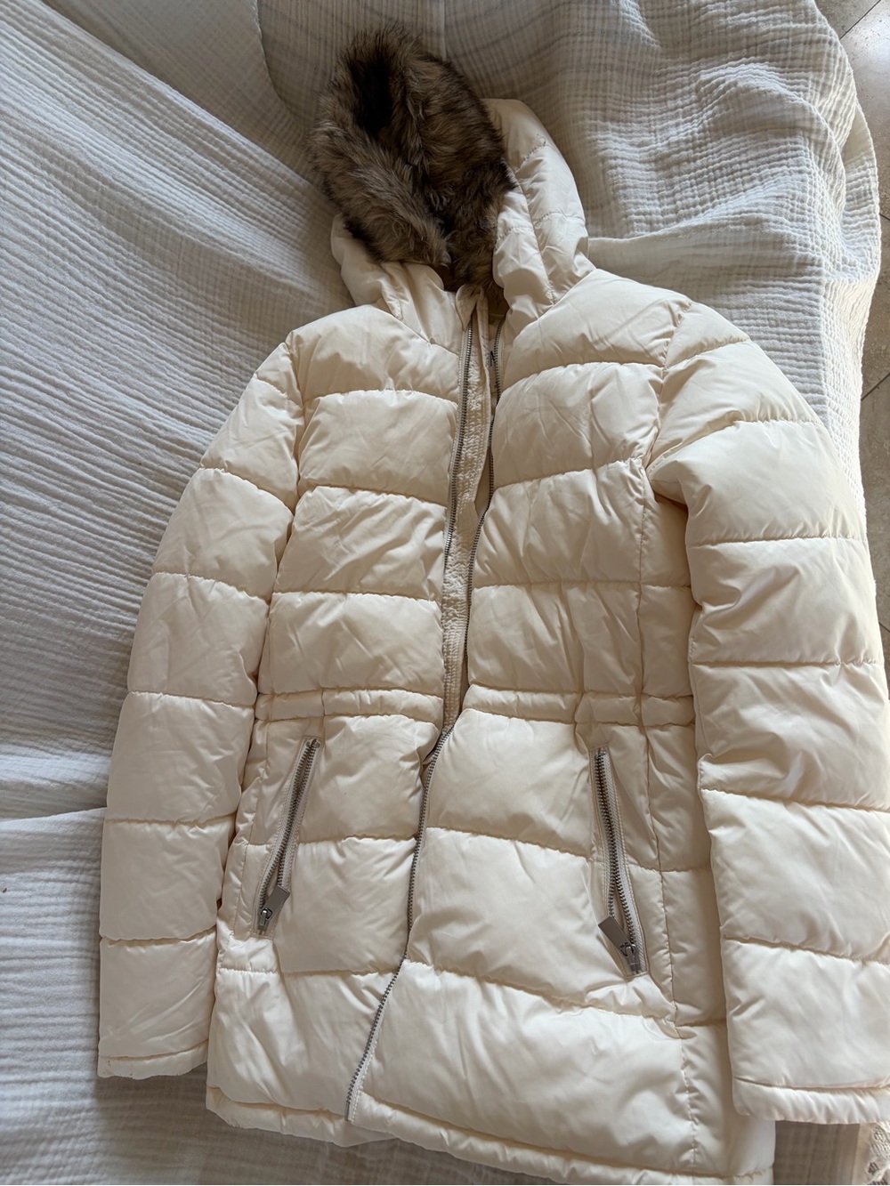 Women's XS Cream Quilted Hooded Puffer Coat with Faux-Fur Trim GAP